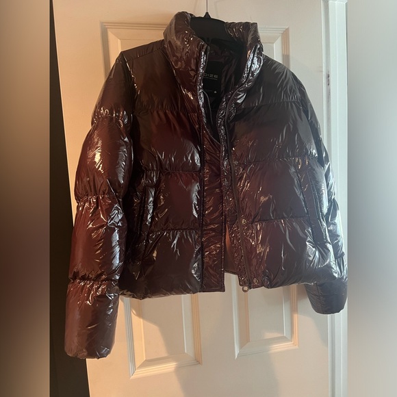 NOIZE Coco Patent Cropped
Puffer Jacket size Large - Picture 2 of 9